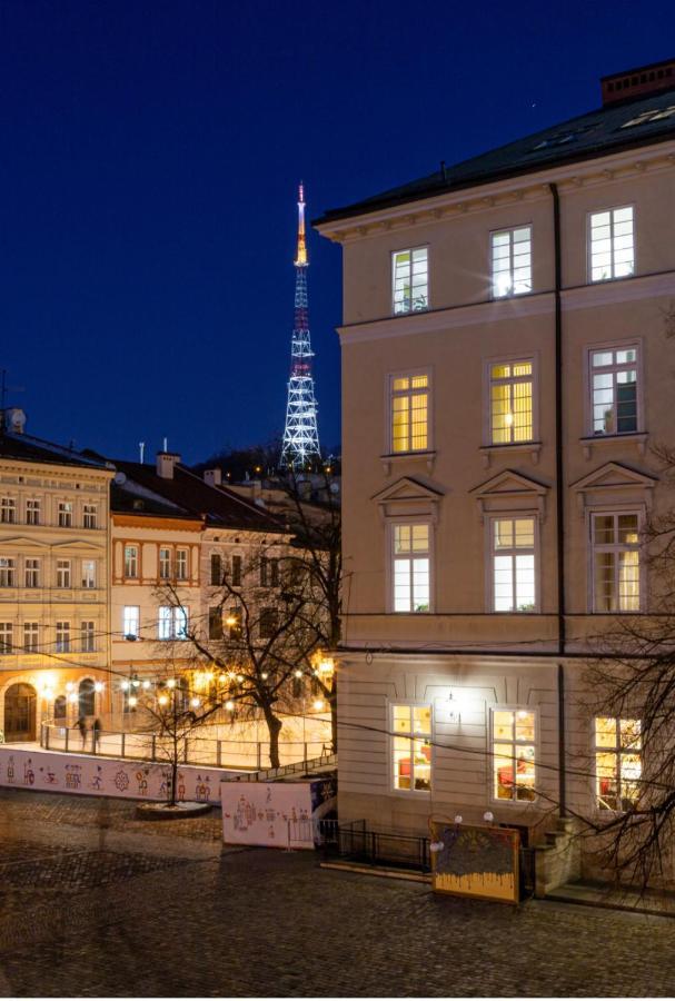 Bed & Breakfast In Downtown Лвив Екстериор снимка