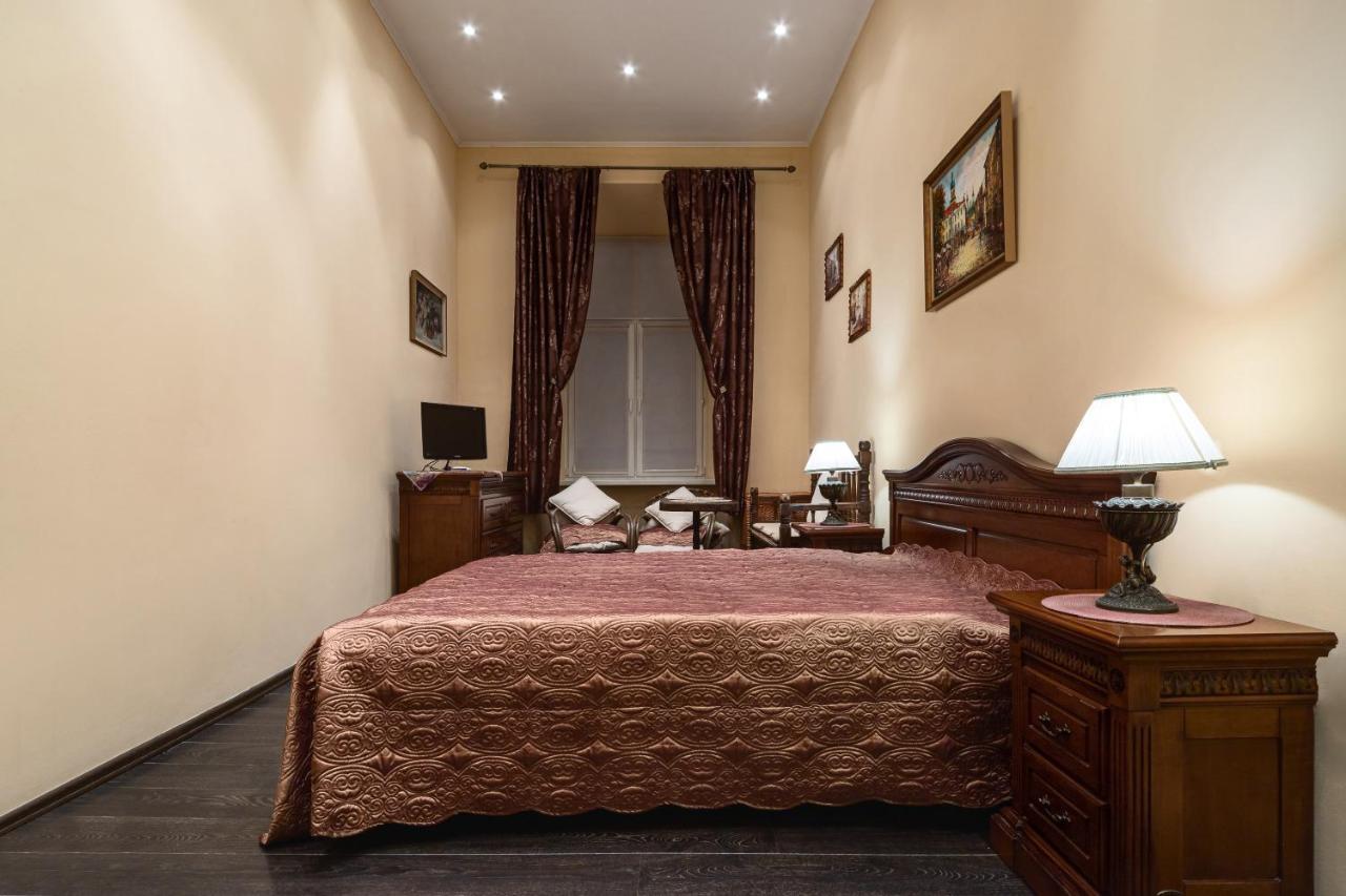 Bed & Breakfast In Downtown Лвив Екстериор снимка